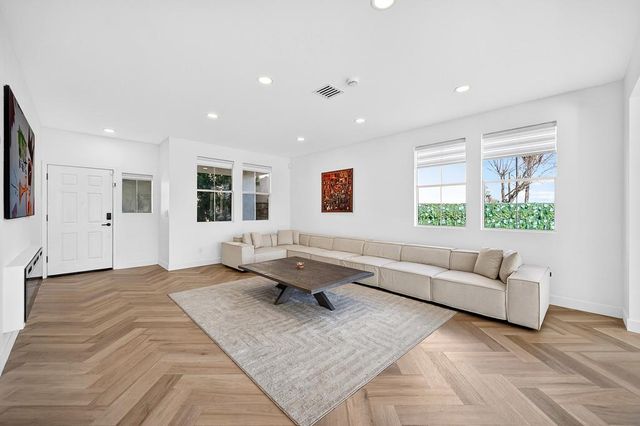 2712 Hinton Cir, Elk Grove, CA 95758