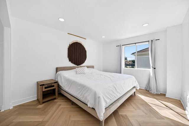 2712 Hinton Cir, Elk Grove, CA 95758