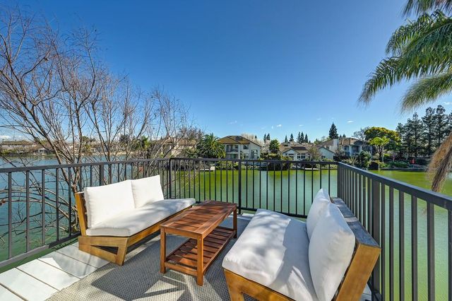 2712 Hinton Cir, Elk Grove, CA 95758