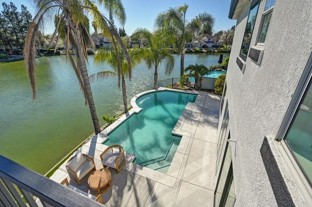 2712 Hinton Cir, Elk Grove, CA 95758