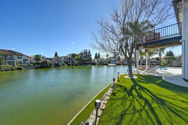 2712 Hinton Cir, Elk Grove, CA 95758
