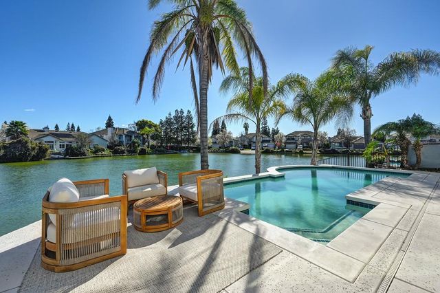 2712 Hinton Cir, Elk Grove, CA 95758