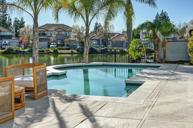 2712 Hinton Cir, Elk Grove, CA 95758