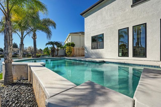 2712 Hinton Cir, Elk Grove, CA 95758