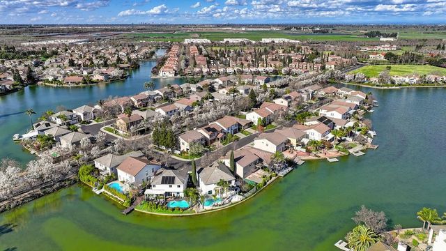 2712 Hinton Cir, Elk Grove, CA 95758