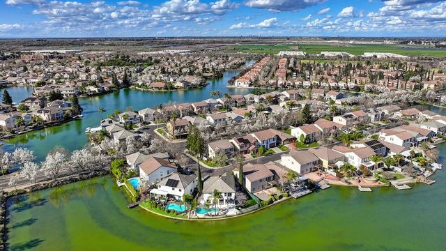 2712 Hinton Cir, Elk Grove, CA 95758