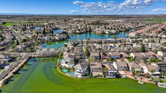 2712 Hinton Cir, Elk Grove, CA 95758