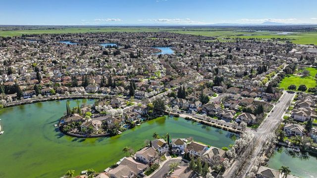 2712 Hinton Cir, Elk Grove, CA 95758