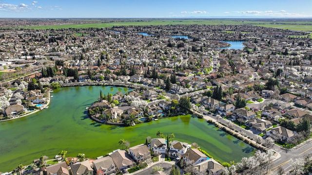 2712 Hinton Cir, Elk Grove, CA 95758