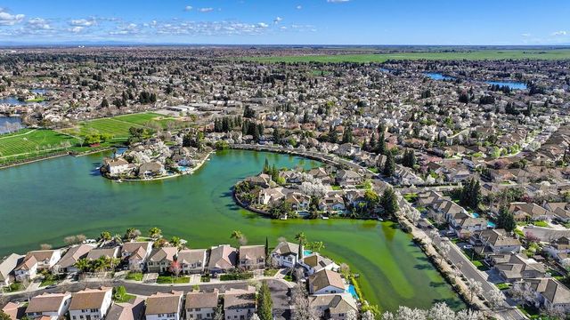 2712 Hinton Cir, Elk Grove, CA 95758