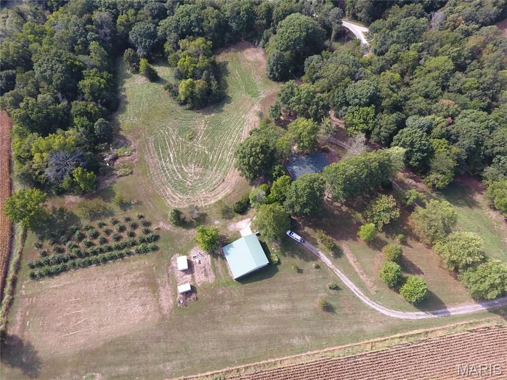 Image 1 of property listing at 21512 Richey Hollow Road, Jerseyville, IL 62052
