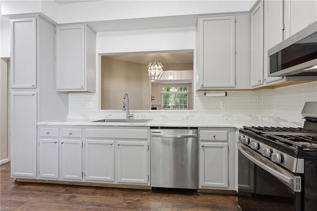 124 Creekstone DR, Newport News, VA 23603