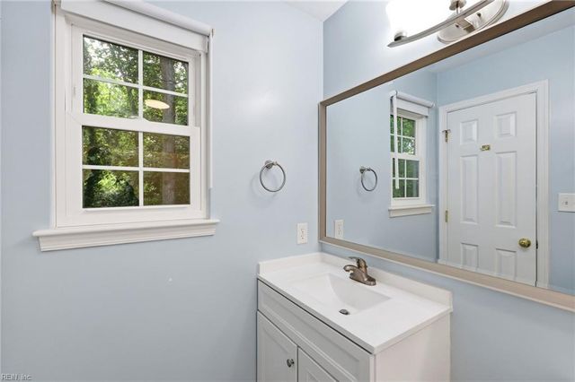 124 Creekstone DR, Newport News, VA 23603