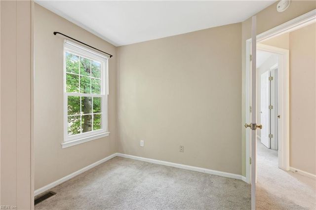 124 Creekstone DR, Newport News, VA 23603