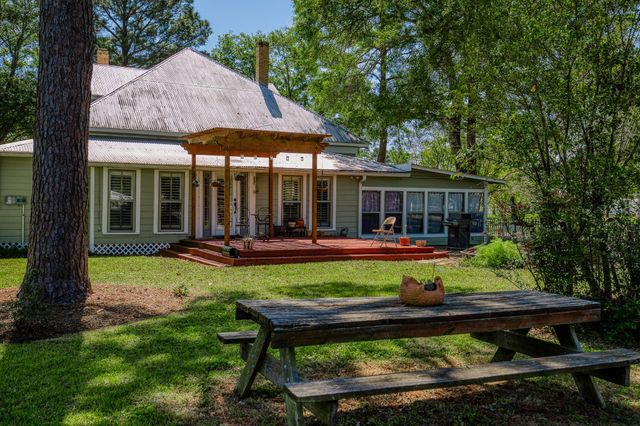 235 Hickory Street, New Ulm, TX 78950