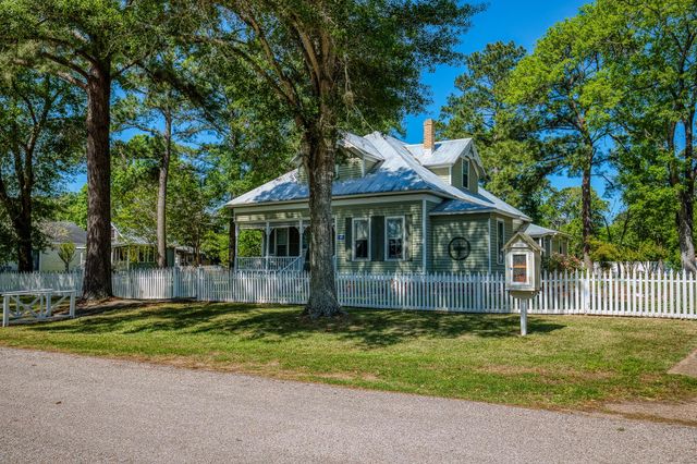 235 Hickory Street, New Ulm, TX 78950