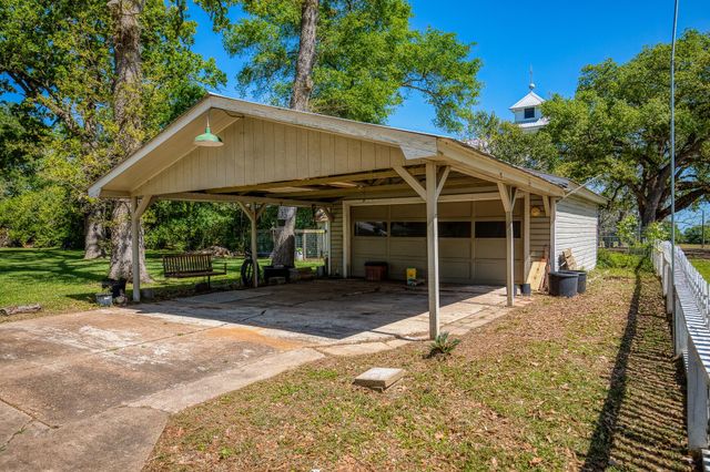 235 Hickory Street, New Ulm, TX 78950