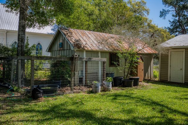 235 Hickory Street, New Ulm, TX 78950