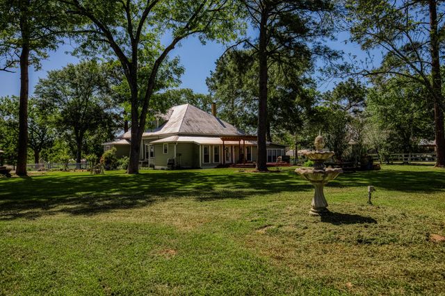 235 Hickory Street, New Ulm, TX 78950