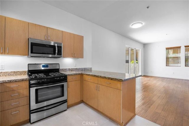 917 S New Hampshire 215, Los Angeles, CA 90006