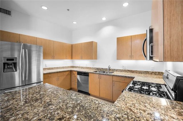 917 S New Hampshire 215, Los Angeles, CA 90006