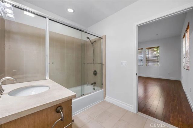 917 S New Hampshire 215, Los Angeles, CA 90006