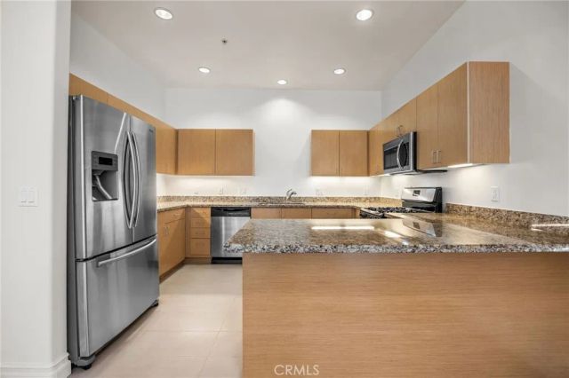 917 S New Hampshire 215, Los Angeles, CA 90006