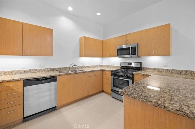 917 S New Hampshire 215, Los Angeles, CA 90006
