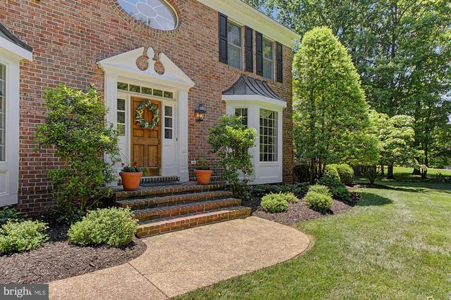 1 LAKECREST CT, Towson, MD 21286