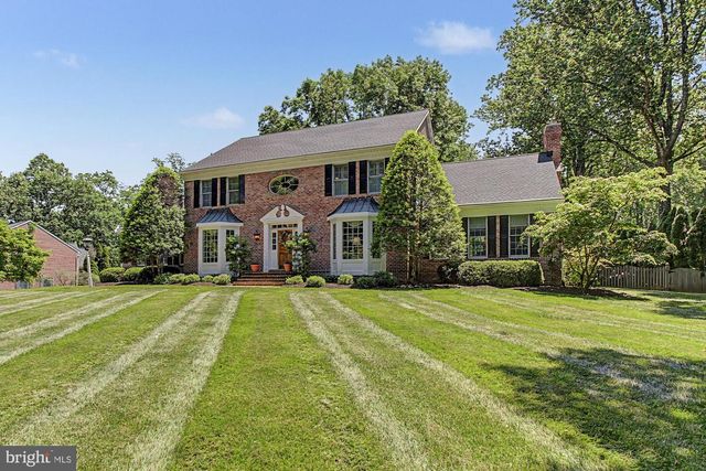 1 LAKECREST CT, Towson, MD 21286