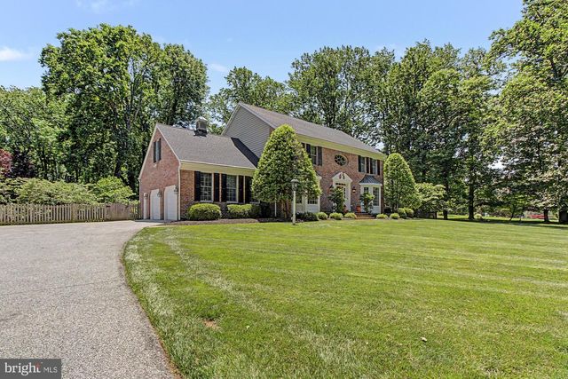 1 LAKECREST CT, Towson, MD 21286