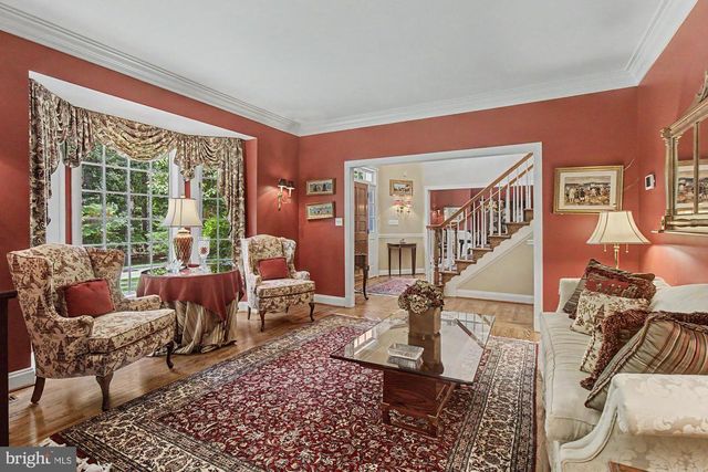 1 LAKECREST CT, Towson, MD 21286