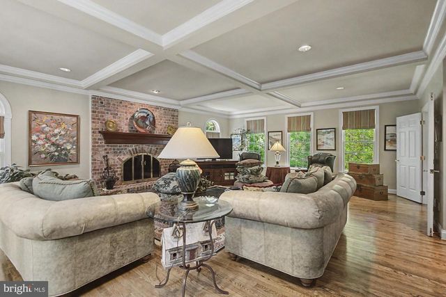 1 LAKECREST CT, Towson, MD 21286