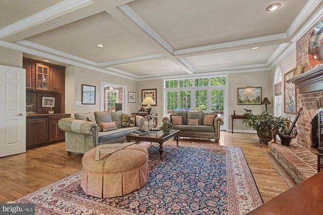 1 LAKECREST CT, Towson, MD 21286