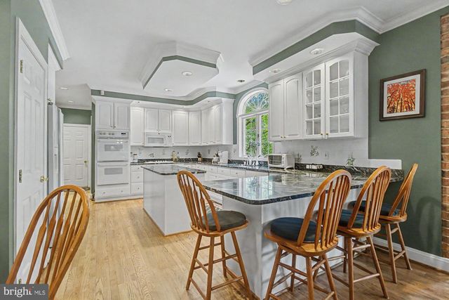1 LAKECREST CT, Towson, MD 21286