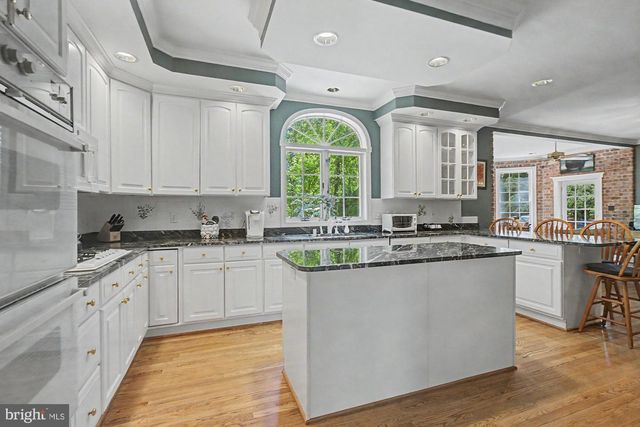 1 LAKECREST CT, Towson, MD 21286