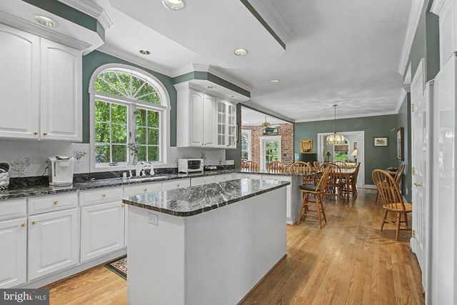 1 LAKECREST CT, Towson, MD 21286