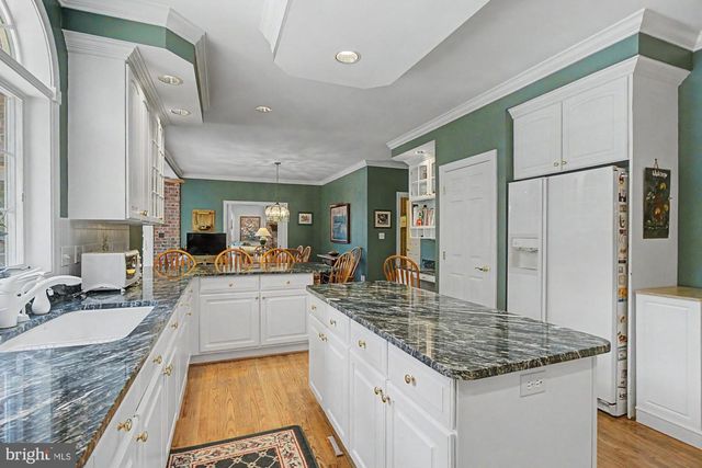 1 LAKECREST CT, Towson, MD 21286