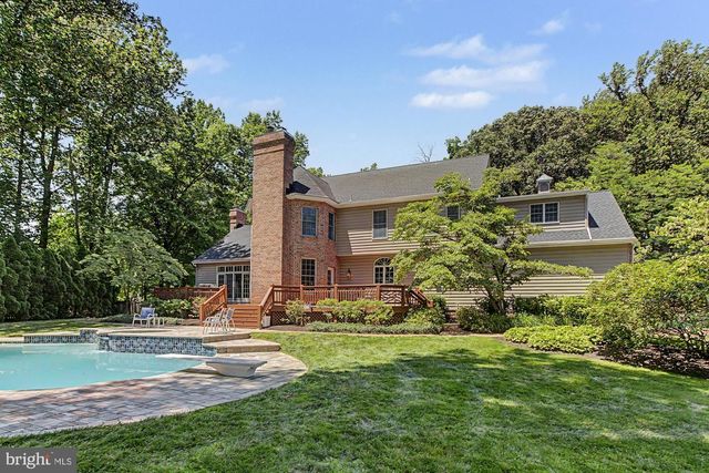 1 LAKECREST CT, Towson, MD 21286