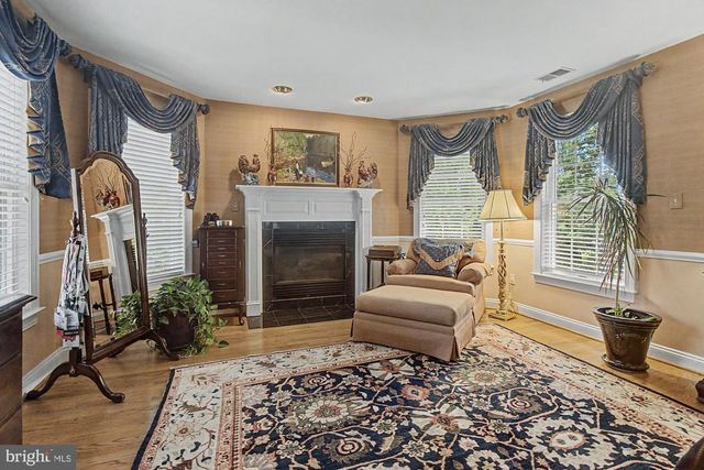 1 LAKECREST CT, Towson, MD 21286