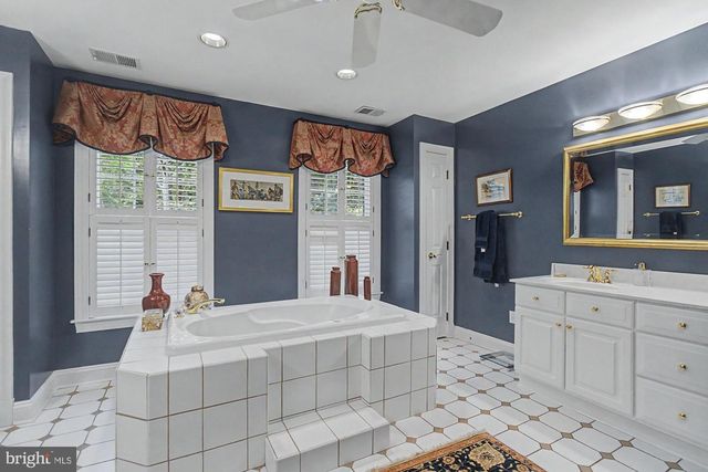 1 LAKECREST CT, Towson, MD 21286