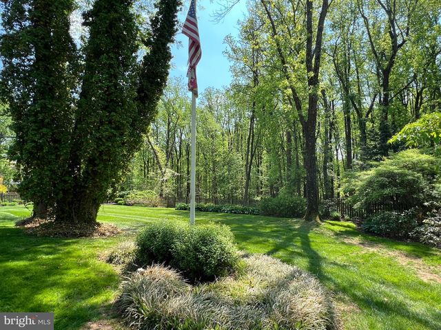 1 LAKECREST CT, Towson, MD 21286