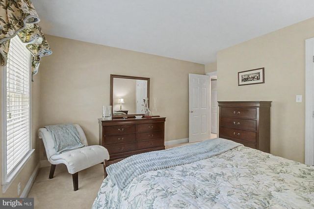 1 LAKECREST CT, Towson, MD 21286