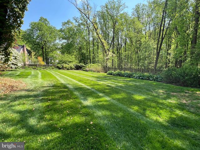 1 LAKECREST CT, Towson, MD 21286