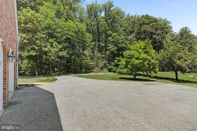 1 LAKECREST CT, Towson, MD 21286