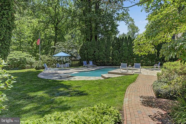 1 LAKECREST CT, Towson, MD 21286