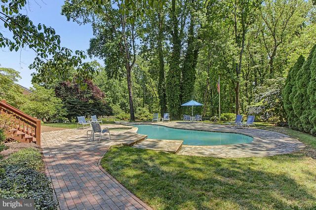 1 LAKECREST CT, Towson, MD 21286