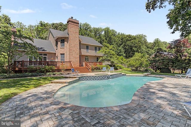 1 LAKECREST CT, Towson, MD 21286