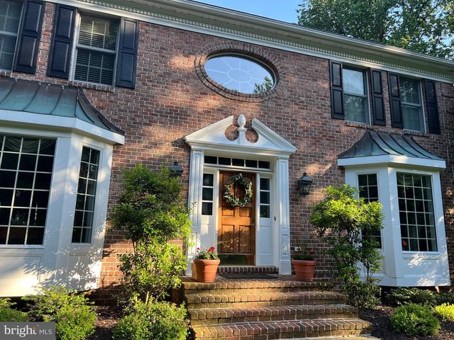 1 LAKECREST CT, Towson, MD 21286