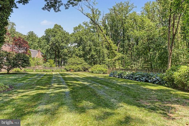 1 LAKECREST CT, Towson, MD 21286